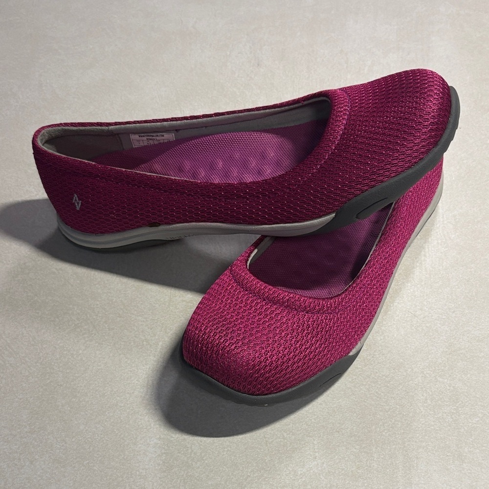 Eddie Bauer Women's Magenta Slip-On Flats